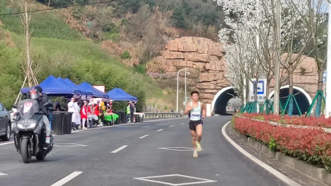 马拉松奉化欢乐跑有名额限制吗_奉化马拉松_马拉松奉化女子第一名