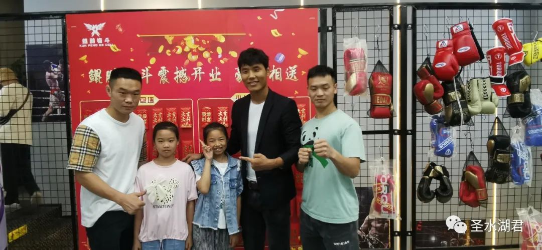 格斗健身_格斗健身女孩遇到坏人_mft格斗健身