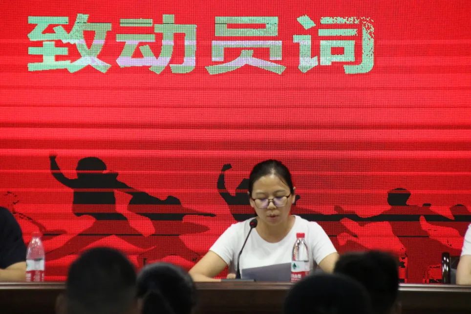 举重冠军排名_全国举重U系列冠军_举重冠军成绩