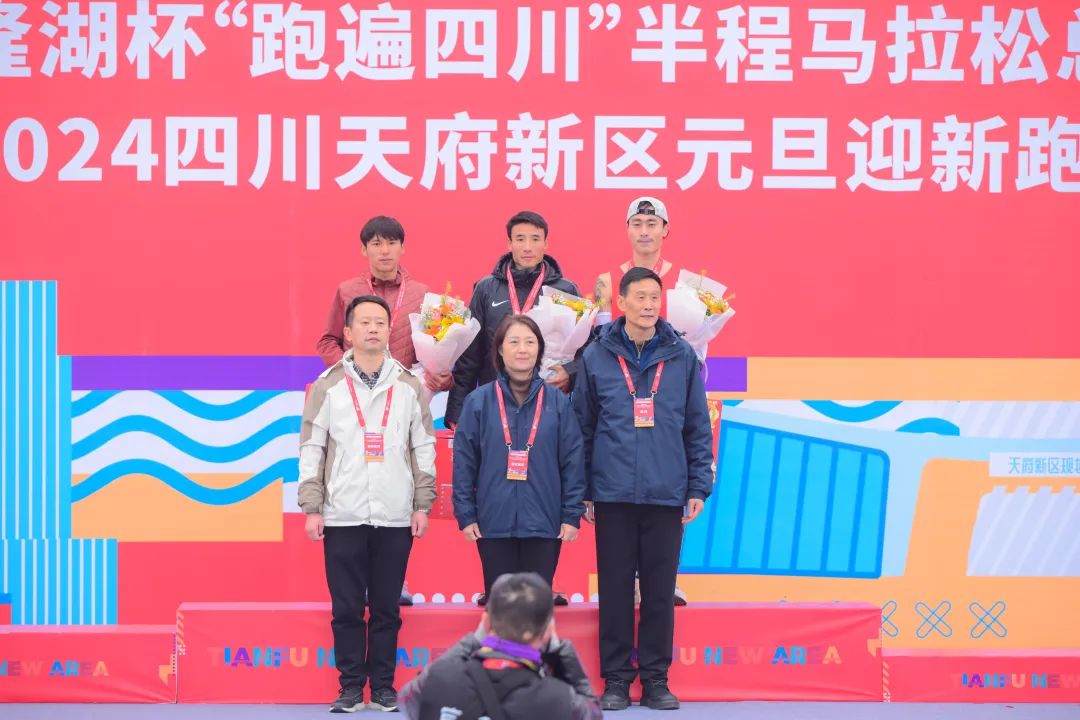 马拉松四川2024_四川马拉松_马拉松四川一哥是谁